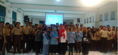 UNS Adakan Edukasi dan Praktik Pengolahan Sampah di SMA Negeri 1 Surakarta